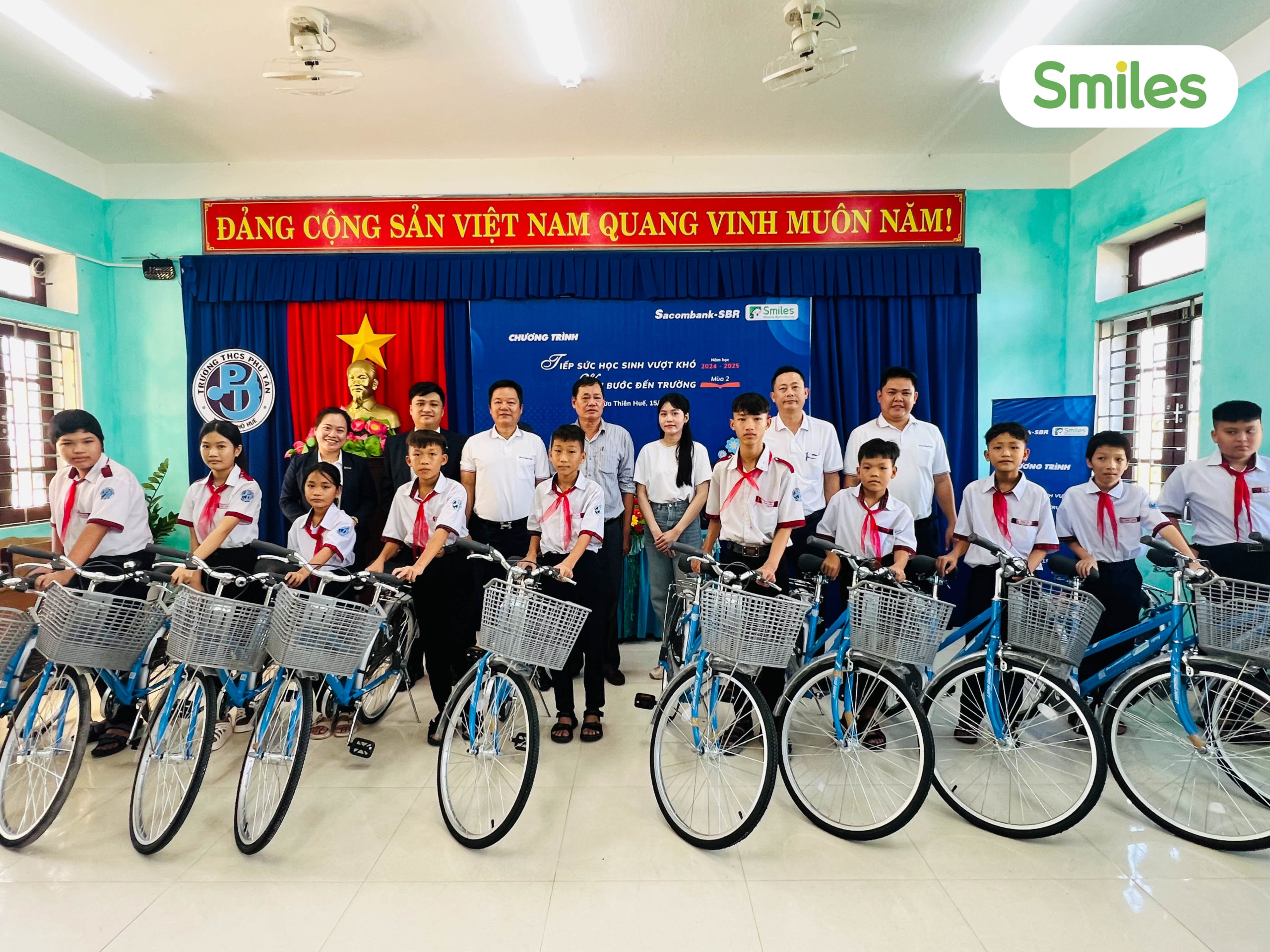 tiep-suc-hoc-sinh-vuot-kho-vui-buoc-den-truong