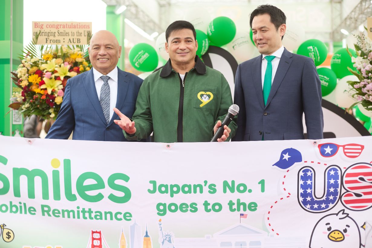 Smiles CEO and EVP with their global brand ambassador Gabby Concepcion
