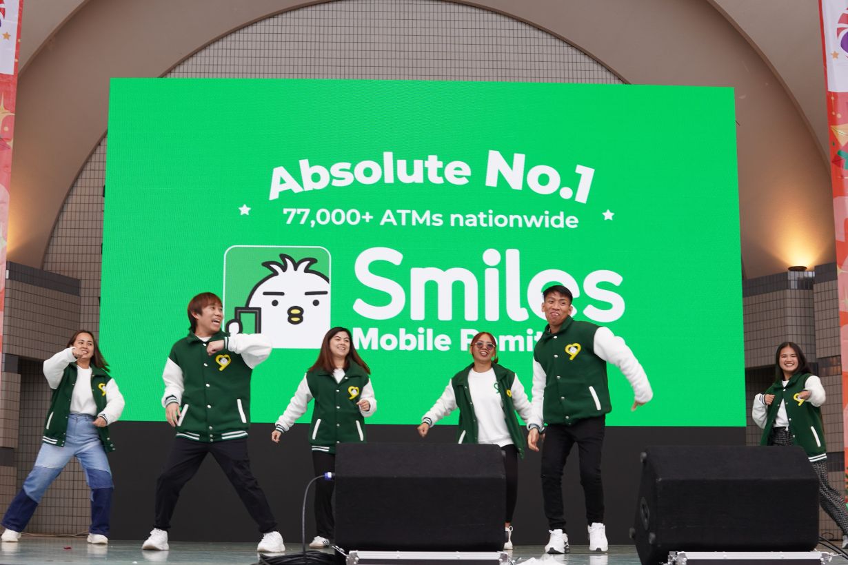Smiles Dance Barkada on the main stage