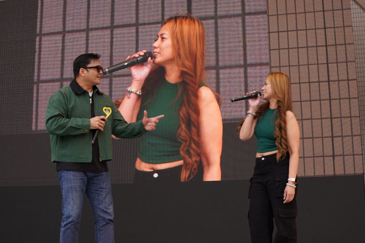 Gabby Concepcion performing with a fan on the main stage