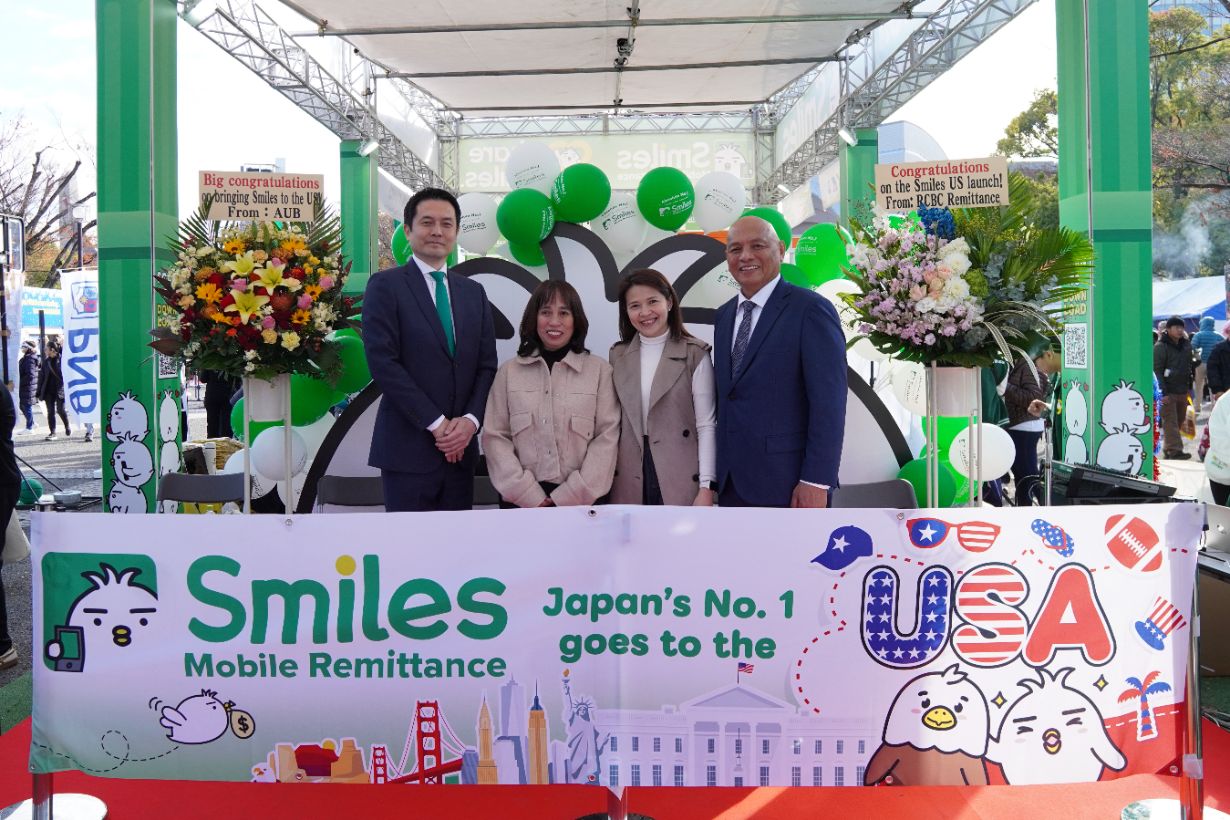 Smiles CEO and EVP with partners from AUB