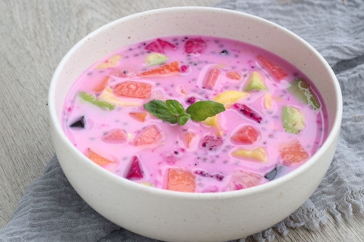 Sop Buah dengan aneka ragam buah