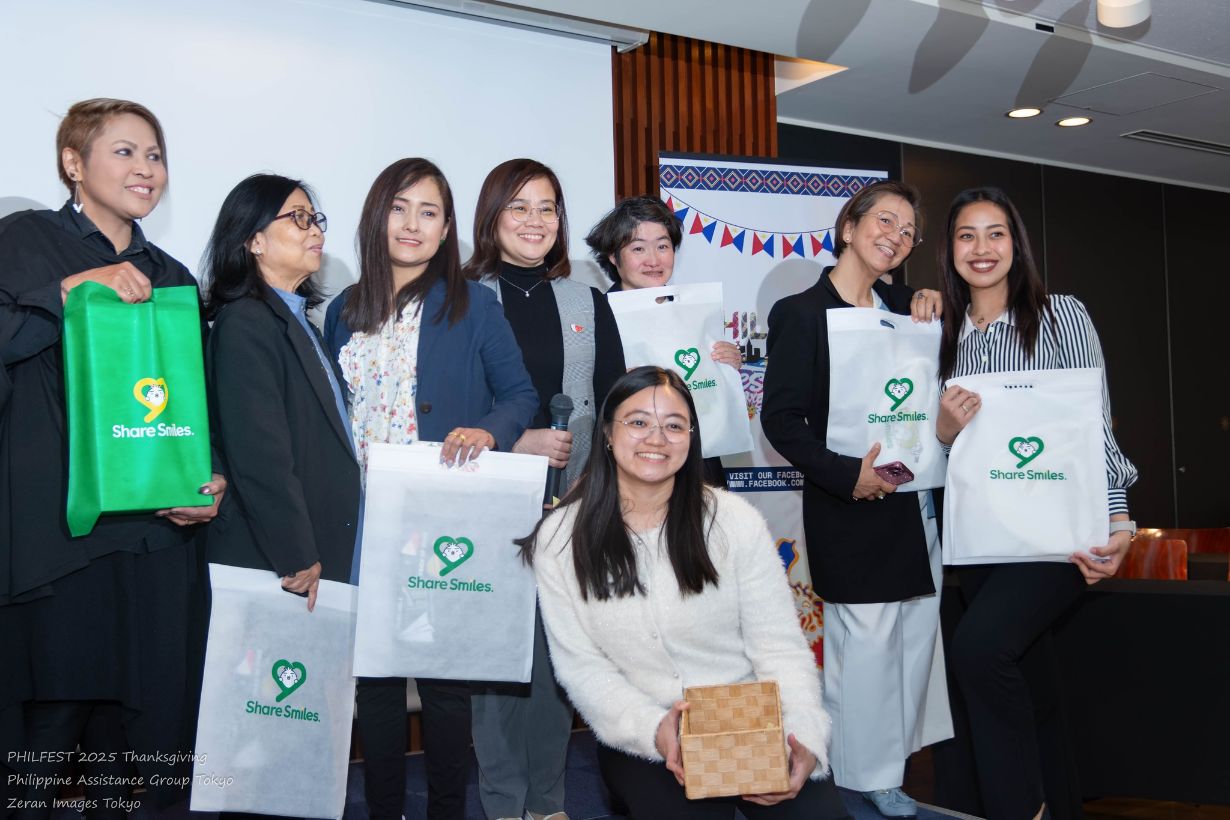 Raffle of Smiles merchandise for the attendees