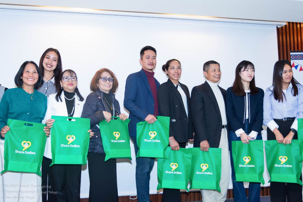 Raffle of Smiles merchandise for the attendees