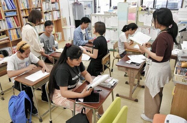 Foreigners studying the Japanese language
