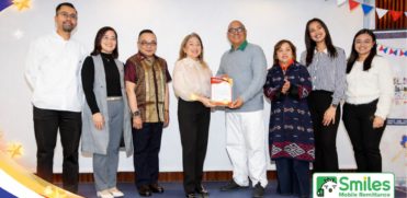 The Smiles team at the thanksgiving event