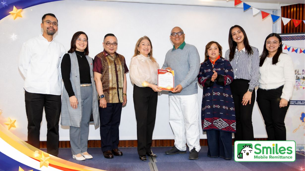 The Smiles team at the thanksgiving event