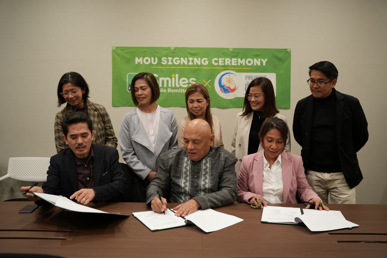 Smiles Director and EVP with TAFCO leaders and witnesses