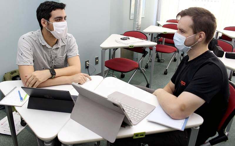 Foreign students using apps to learn Japanese