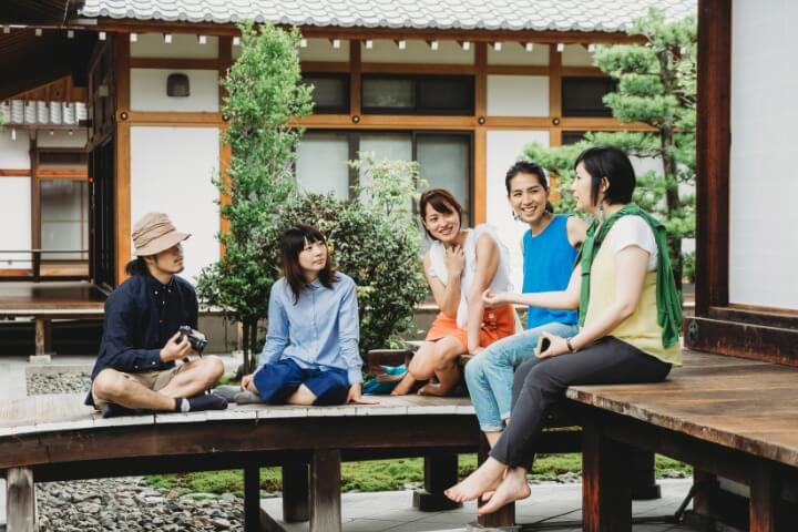 Group of people speaking in Japanese
