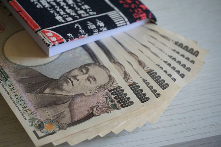 Uang Yen hasil gajian di Jepang.