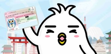 Tori memegang Specified Residence Card Terbaru