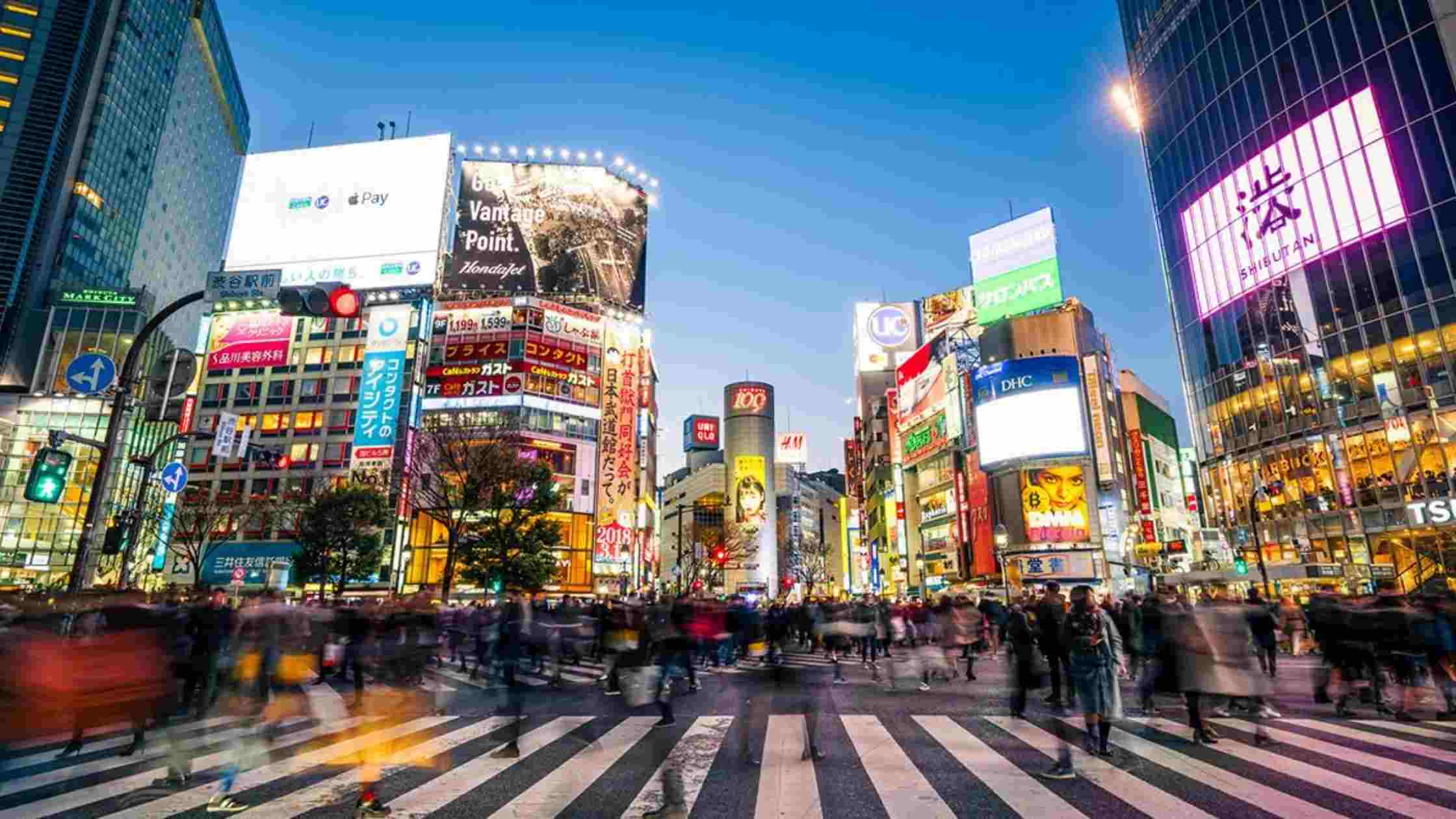 Shibuya scramble, Jepang di malam hari 