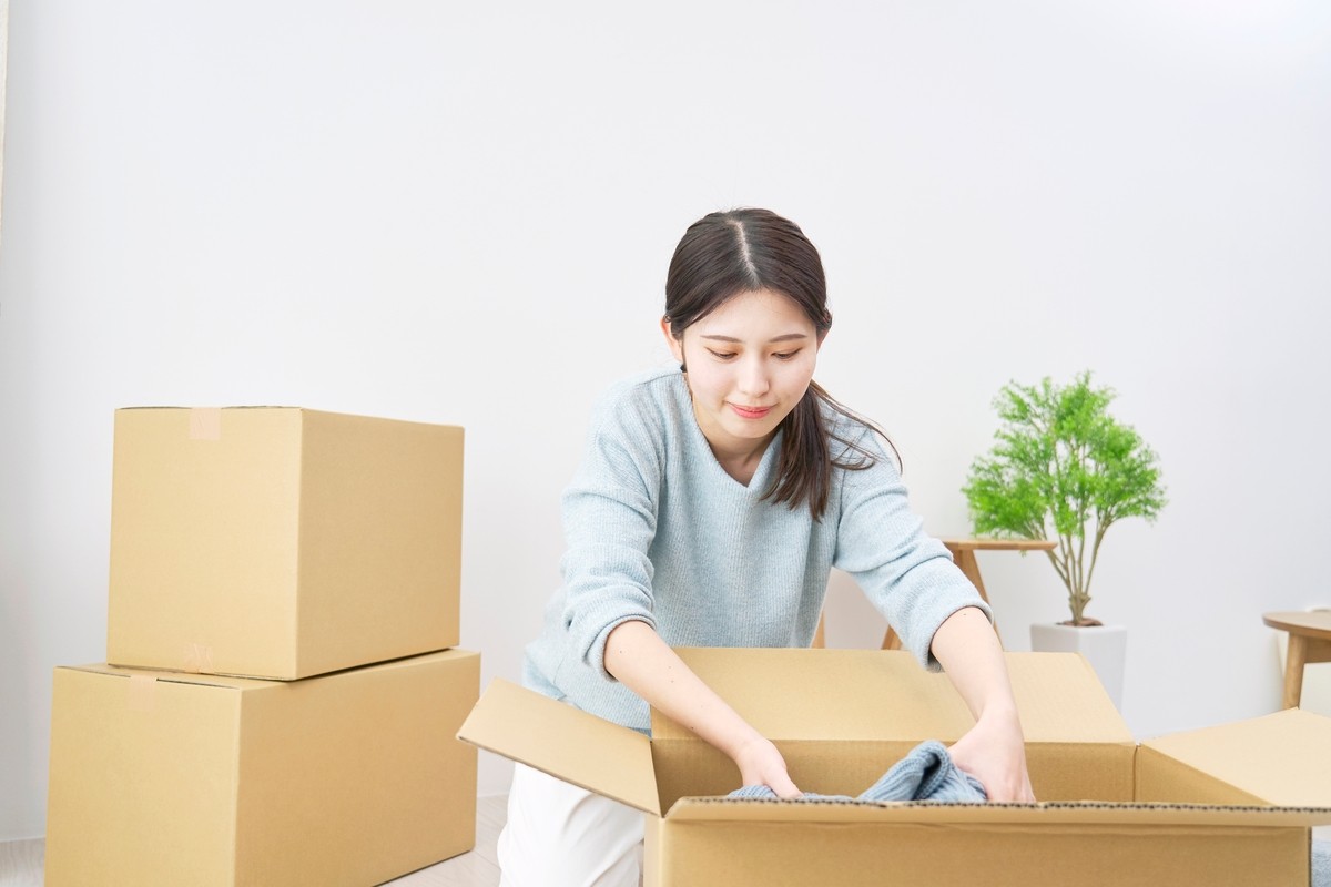 Mengeluarkan barang dari box