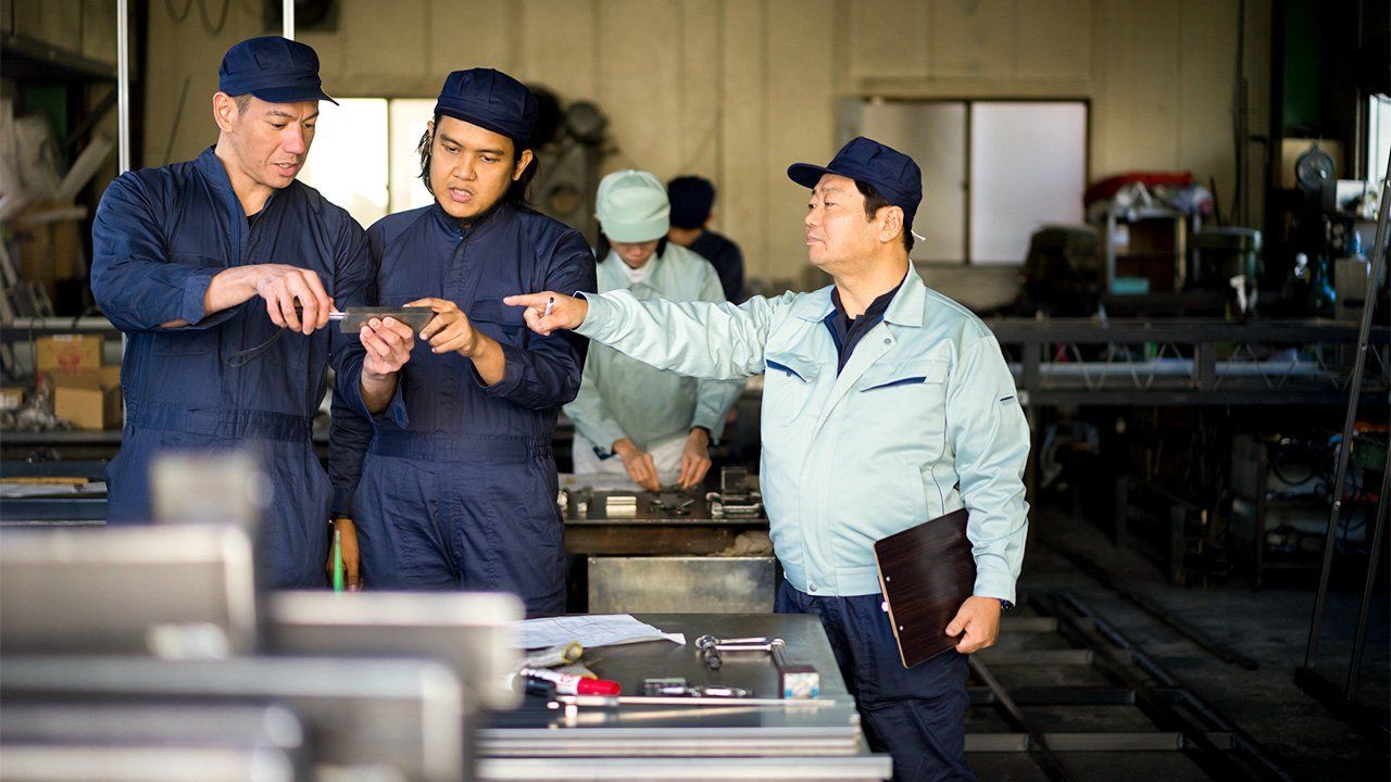 Pekerja Asing di Jepang sedang diskusi