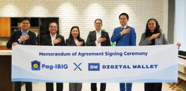 Digital Wallet and Pag-IBIG Fund representatives at the MOA Signing