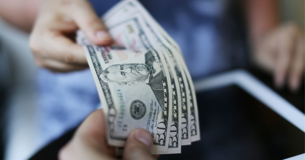 tien mat hay chuyen khoan