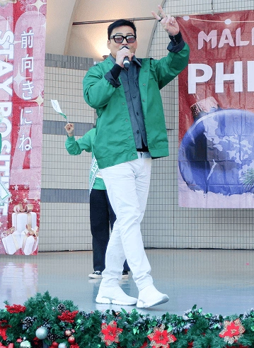 gabbie performs at the Philippine festival