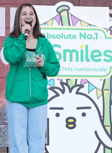 Smiles Volunteer performs at the philippine festival