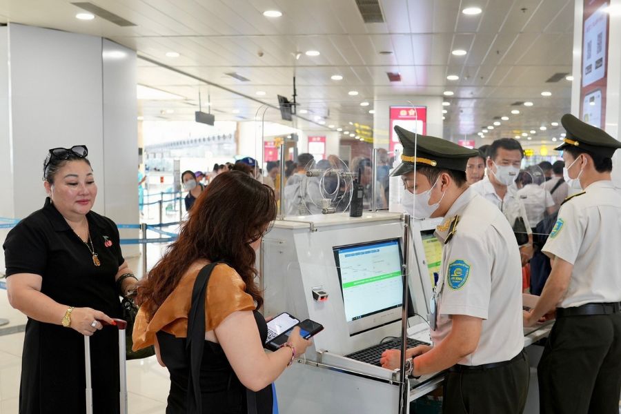 Việt Kiều Về Việt Nam Được Mang Bao Nhiêu Tiền